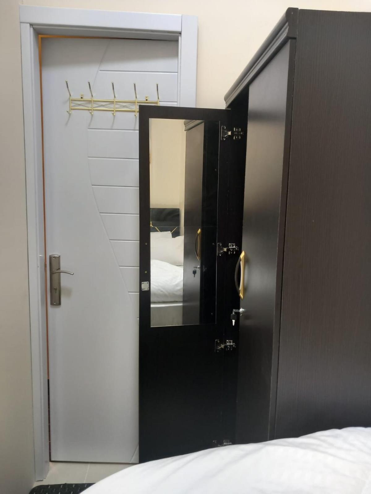 دبي Four Stars Hostel المظهر الخارجي الصورة