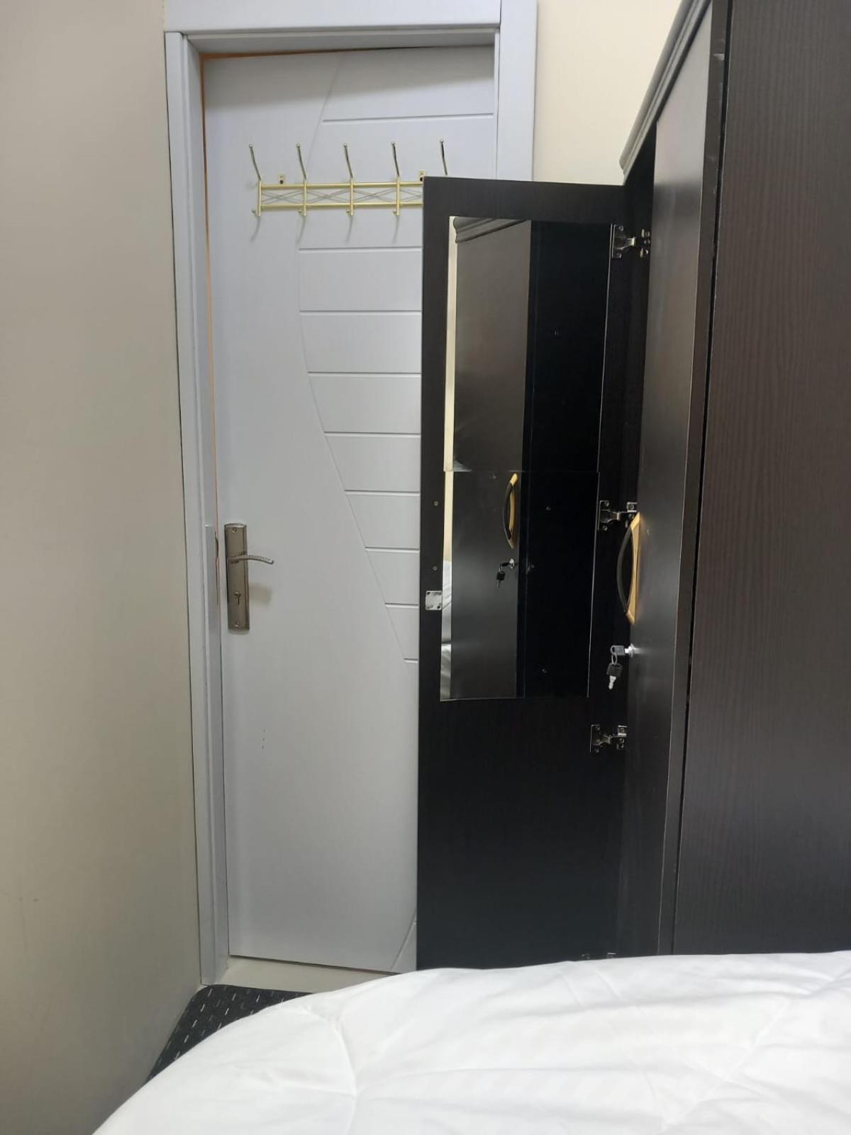 دبي Four Stars Hostel المظهر الخارجي الصورة